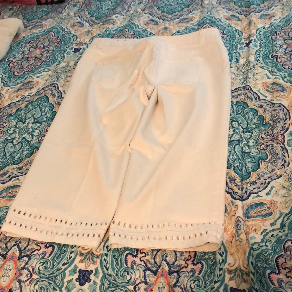 capris - Picture 3 of 4